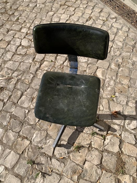 Cadeira giratória Daciano da Costa / Linha "Cortez"