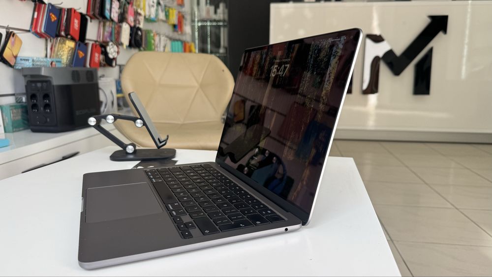 MacBook Air 13.6” 2025 M4 16/256Gb Midnight Повноцінний Без блокувань 100% АКБ 930€