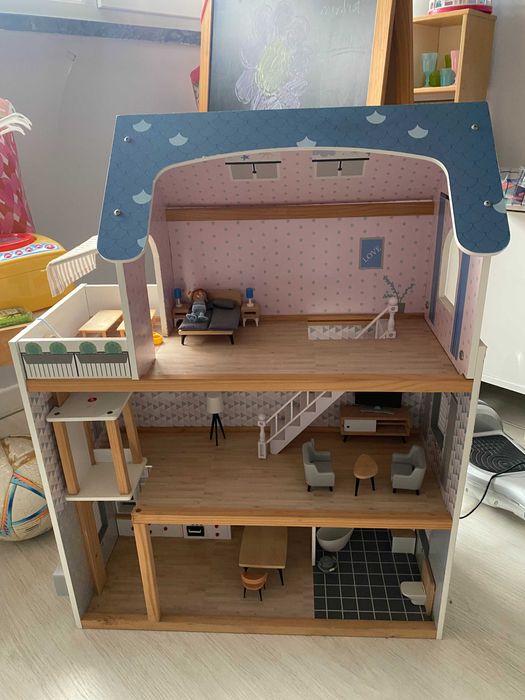 Casa de bonecas em madeira - como nova