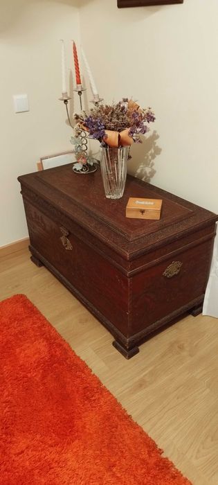 Arca de Madeira Trabalhada