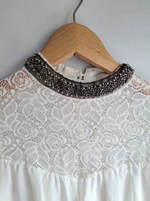 Elegancka kremowa bluzeczka z koronką