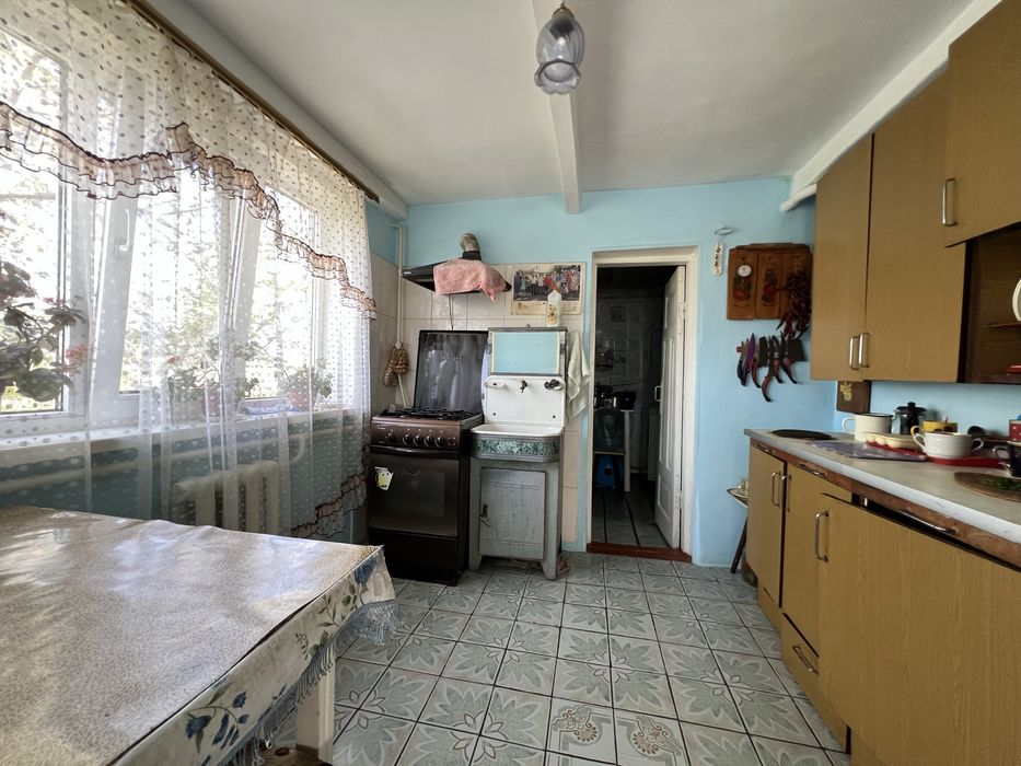 Ексклюзив.Продам хороший  будинок зі зручностями на жилій вулиці Узина