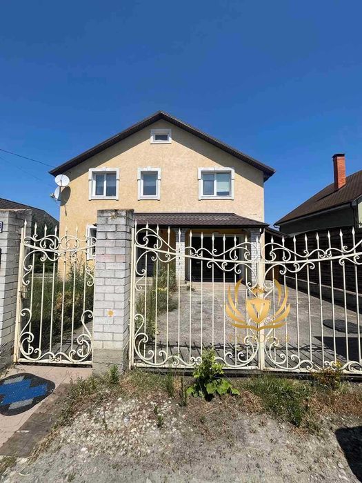 Продам 2-ух этажный кирпич. дом с гаражом в царском селе