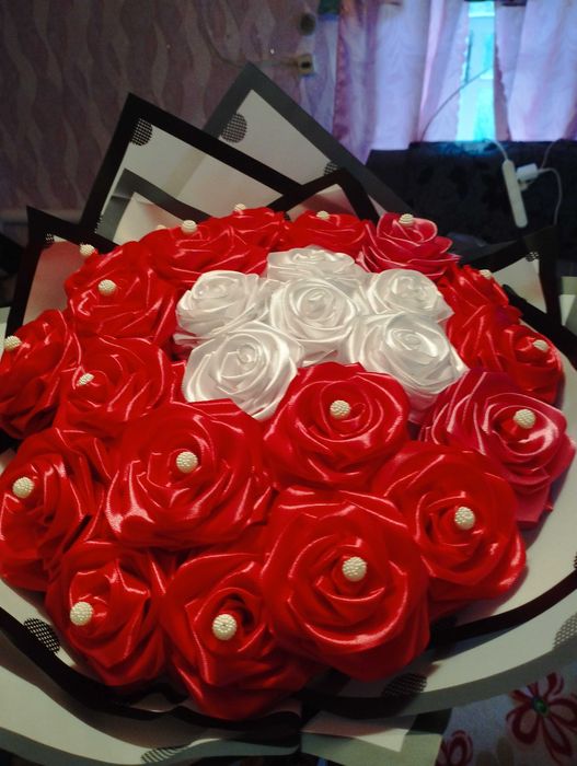 Букети з атласних стрічок