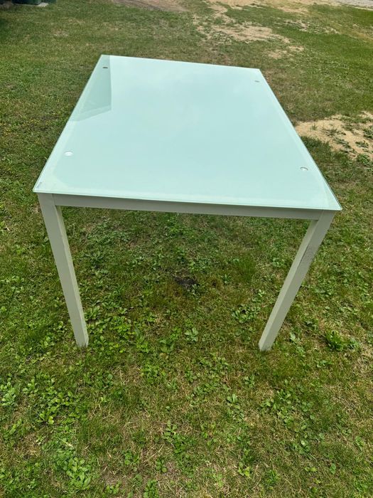 Stół kuchenny z blatem szklanym