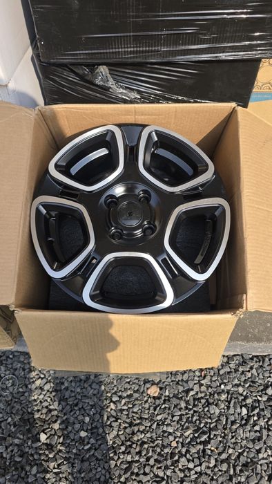 Nowe felgi 15” 4x100 ET35 6J piasta 67,1 komplet