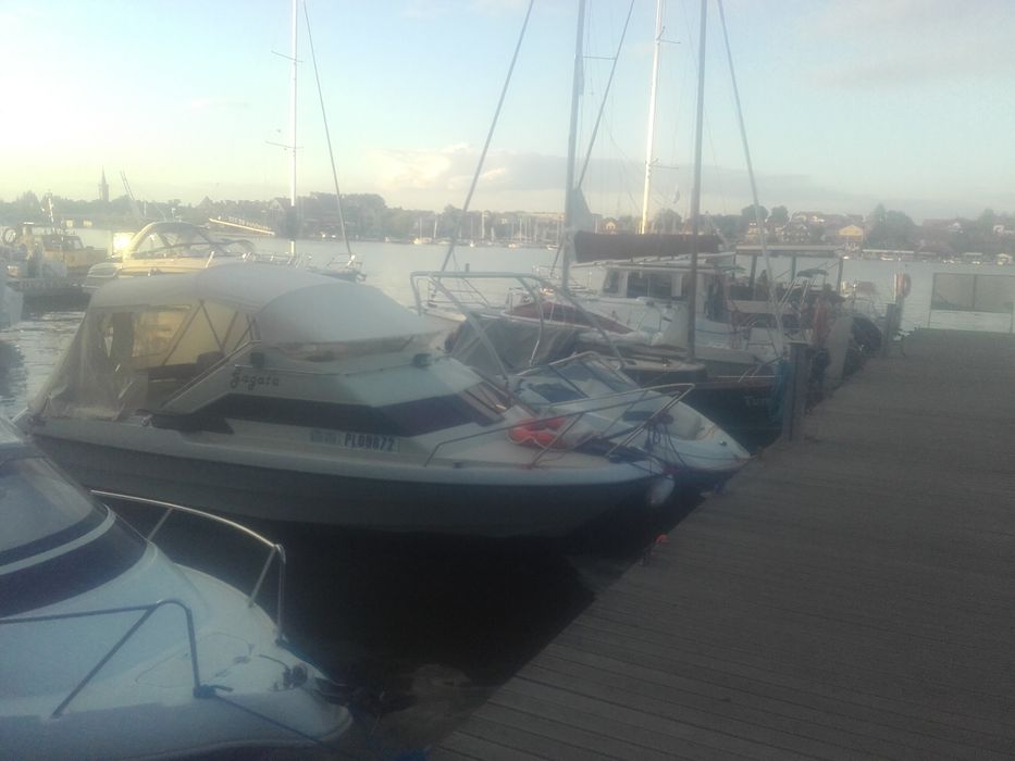 Łódź motorowo-kabinowa