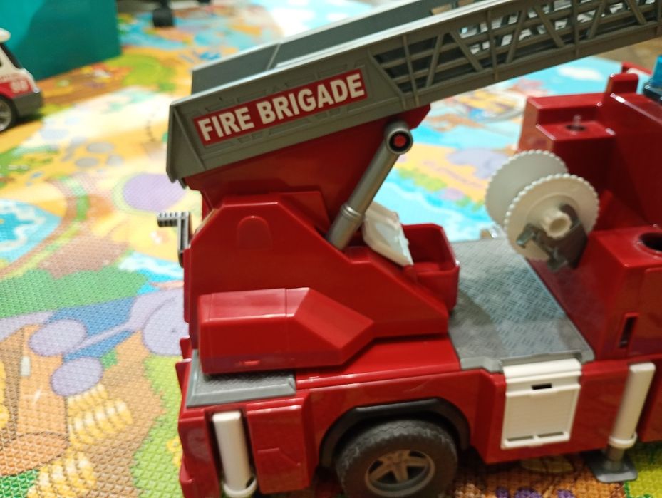 Пожежна машина,пожарка ,фірми bruder