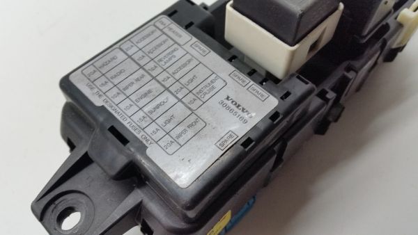 Caixa fusíveis / SAM / BSI VOLVO V40 Combi (VW)