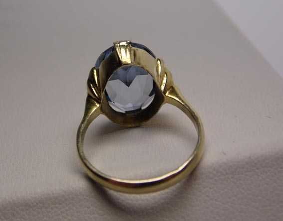 Przedwojenny pierścionek błękitny spinel srebro złocone R.14
