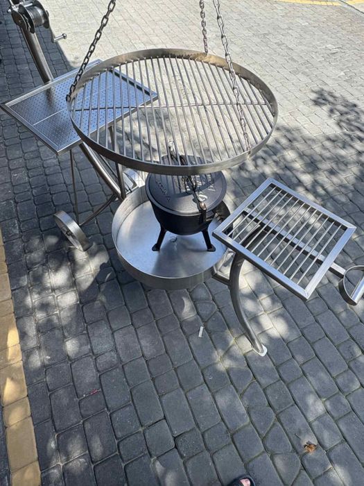 Grill ogrodowy ze stali nierdzewnej – solidny i designerski