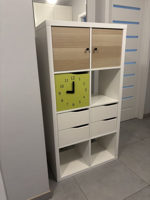 Kallax 2x4 biały z ciekawymi dodatkami