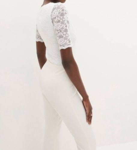 B.P.C. body śmietankowe koronkowe 44/46.