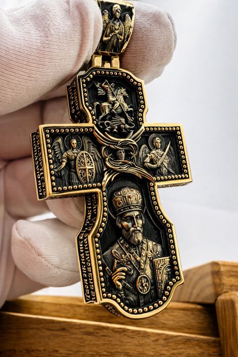 Золотой крест с деревом эбен