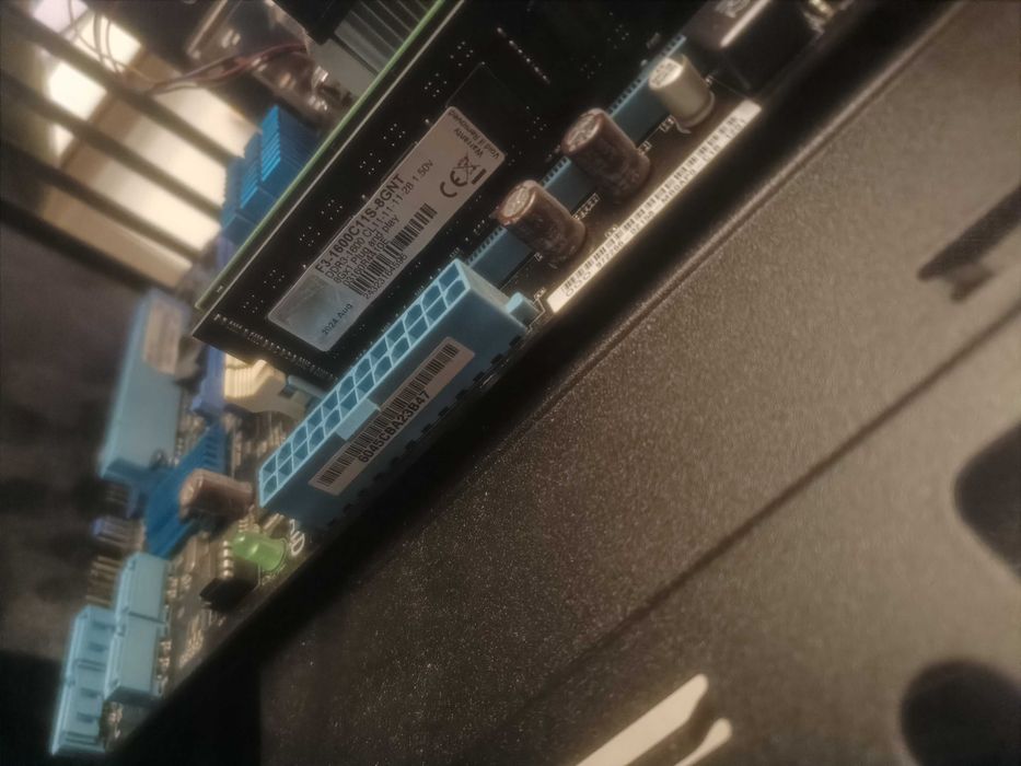 Vendo kit com Computador Torre gamer (SEM HDD) + brindes...64729406673283122