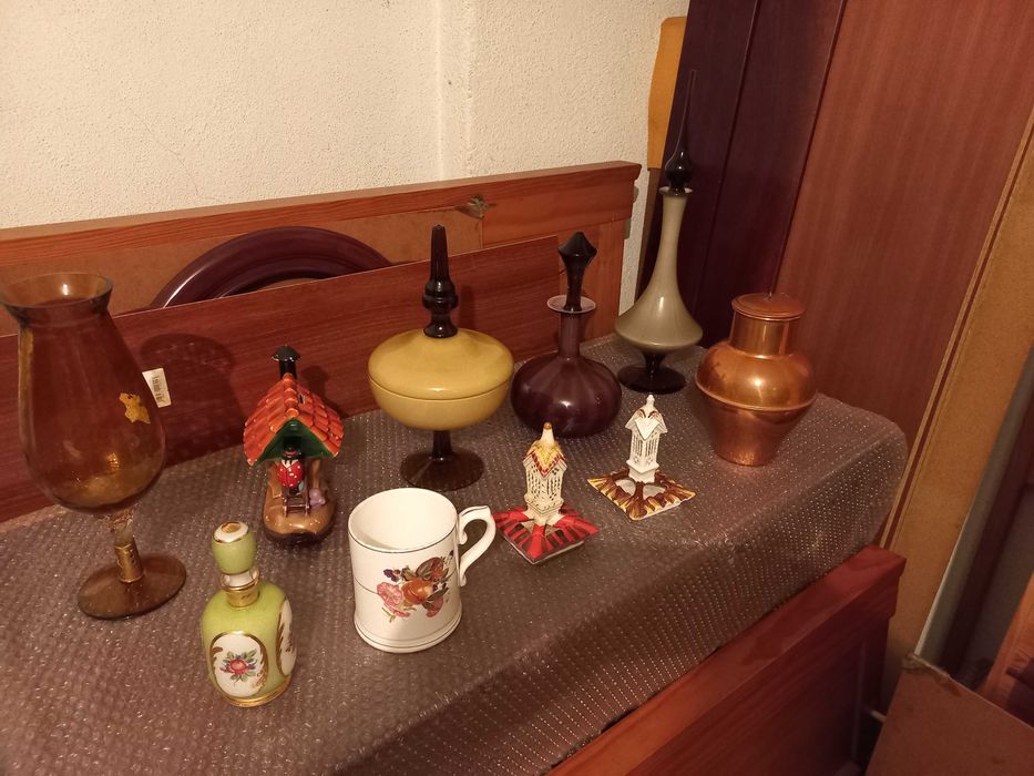 Várias peças de loiça antigas