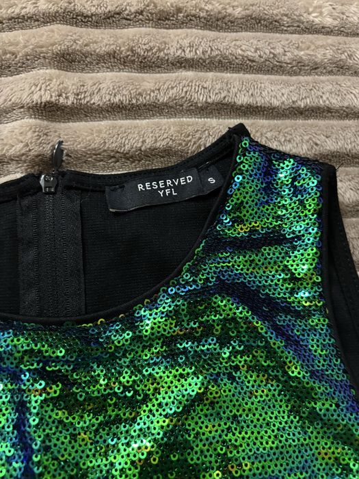 Укорочений топ в паєтках