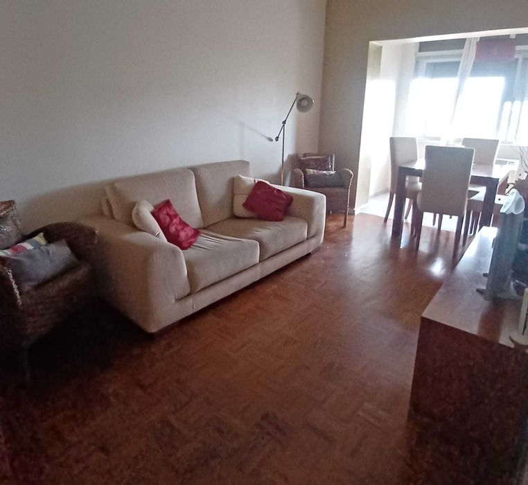 T2 Mobilado com Garagem no Lumiar