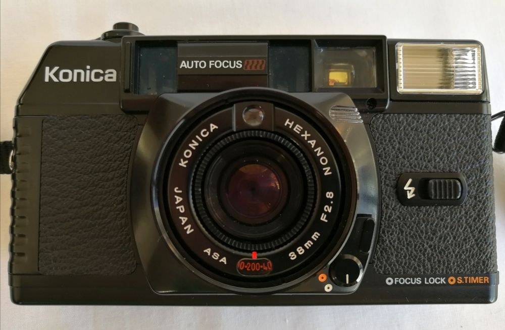 Máquina fotográfica Konica C35 MF