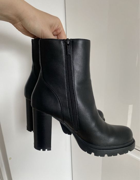 NOWE botki wiosenne jesienne 41 czarne buty Clara Barson