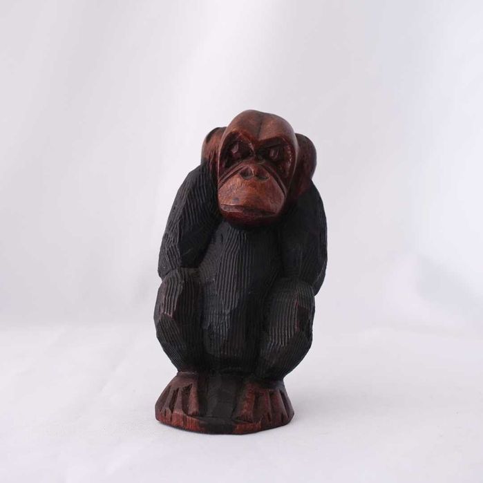 Os três macacos sábios esculpidos em madeira