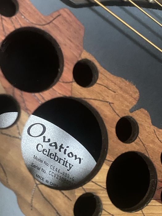 Vendo Ovation como nova