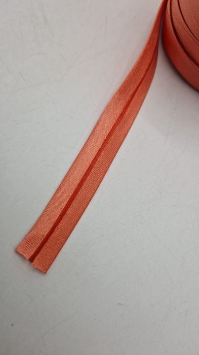 Lamówka zaprasowana atłas kupon 10 m.x 12 mm.łosoś