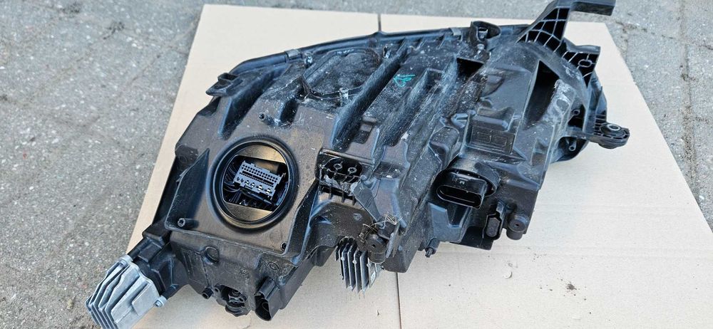 Lampa reflektor prawy przód Skoda Octavia IV Full LED Oryginał Eu