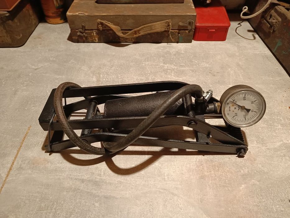 Продам автомобильный насос.