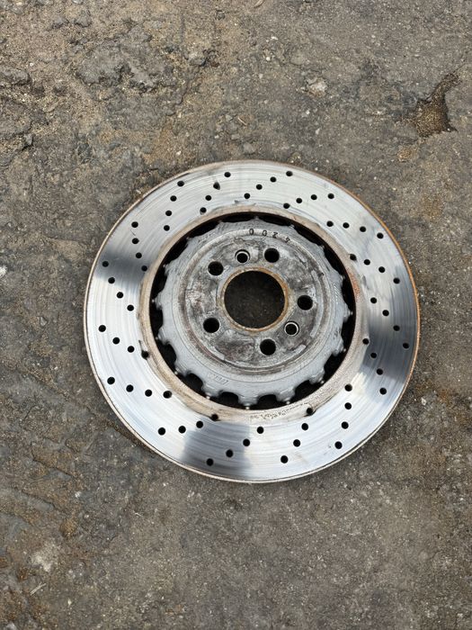 Оригинальный задний диск тормозной на Bmw M5 F90