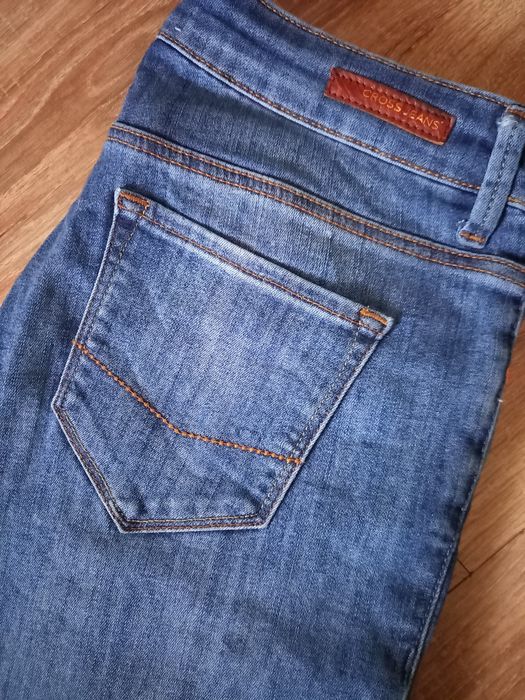 Spodnie damskie jeansy CROSS W26 L32