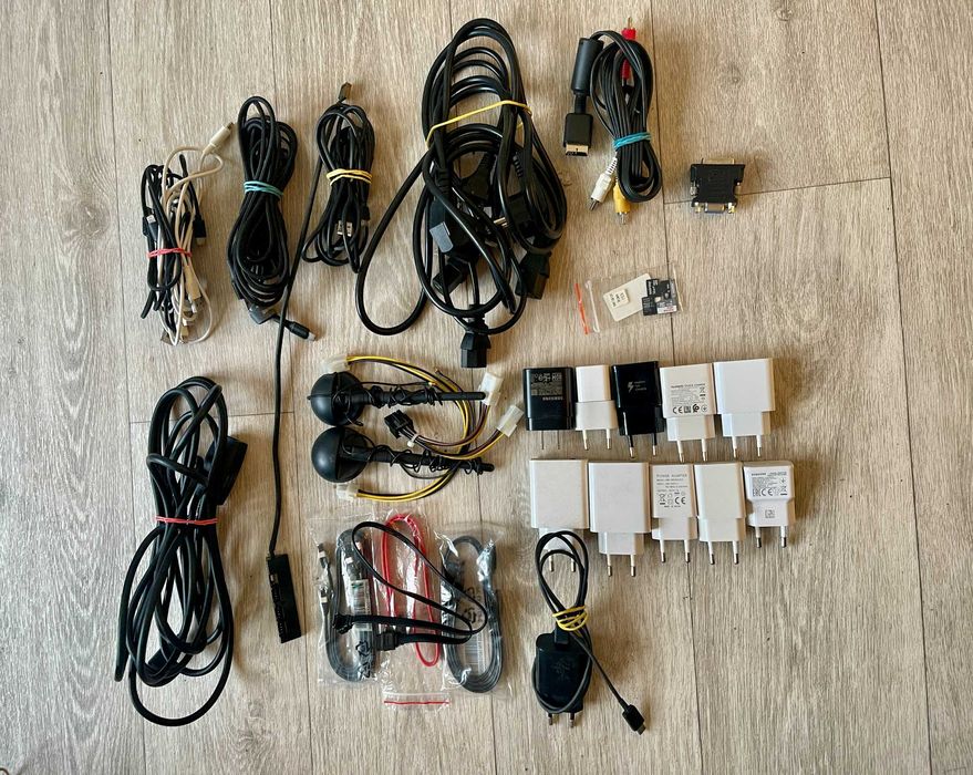 Лот електроніки для телефону та пк