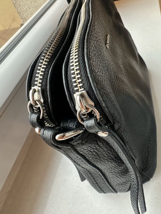 Czarna skórzana torebka Ryłko