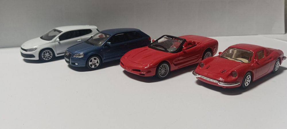 Carros escala 1/43 (lote de 20 carros)