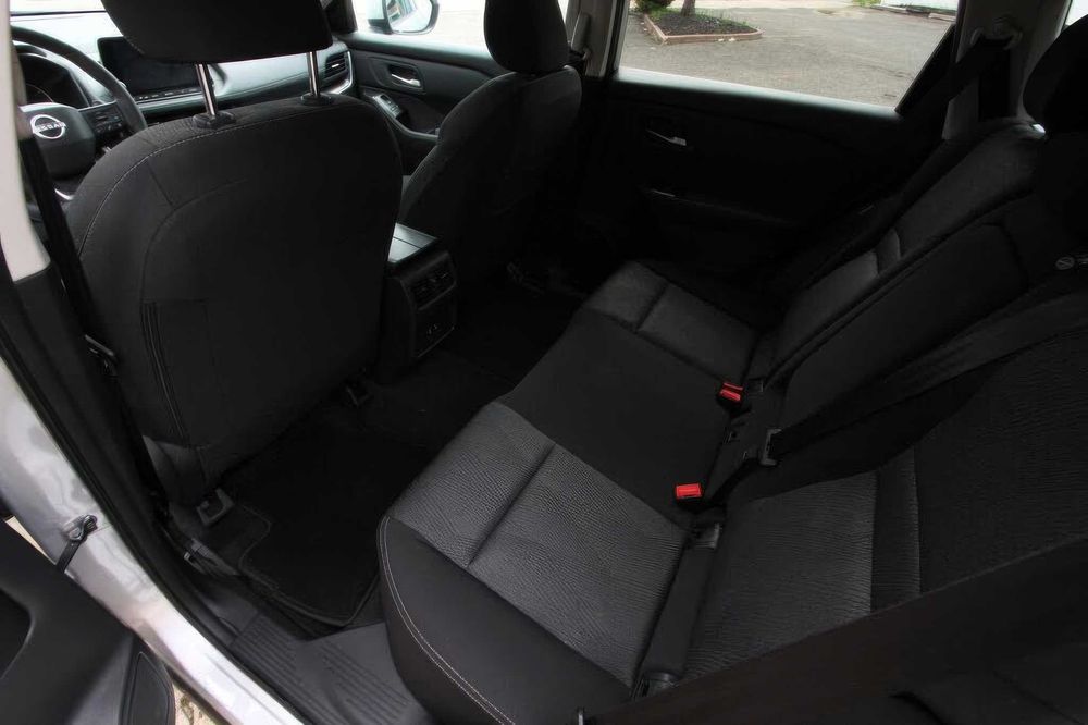 Nissan Rogue Sv      2025