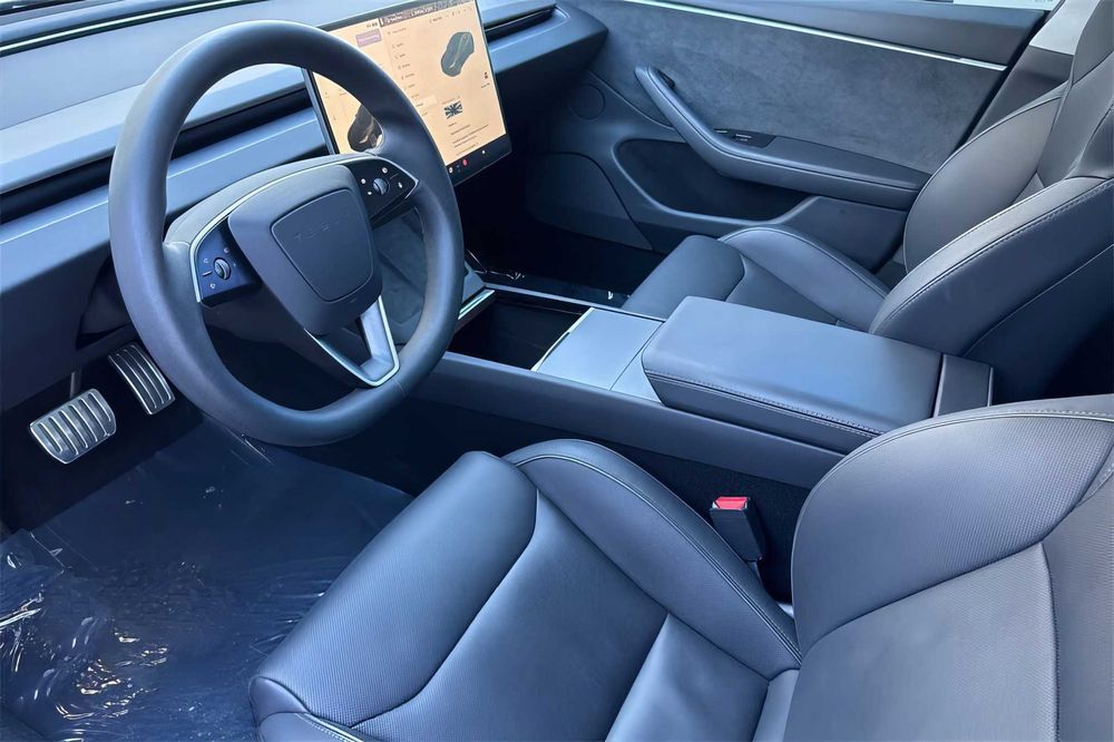 Tesla Model 3      2024