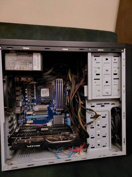 Procesor AMD FX-8350, Grafika Asus Radeon R9380x 4Gb , Ram DDR3 Kingst