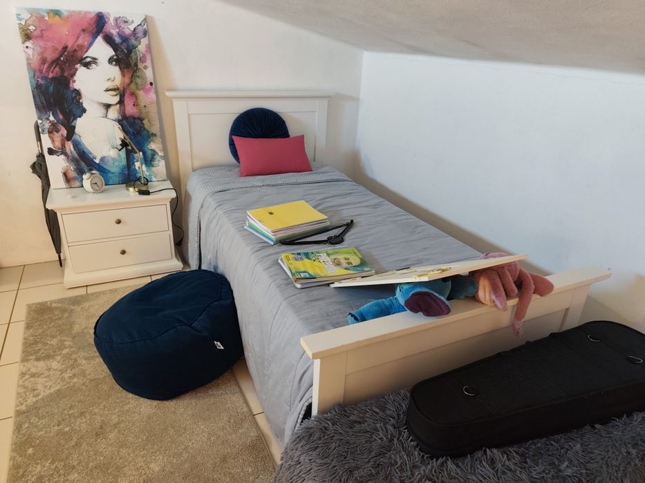 Cama Solteiro + Estrado + Colchão + Mesas de Cabeceira