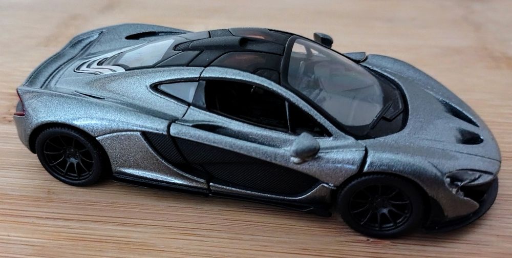 Osiem modeli super samochodów cena za komplet