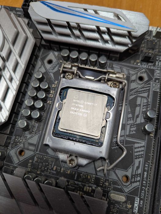 ASUS Z170-Deluxe + Intel Core i7-6700K // Asus GTX 1060 Dual 3GB