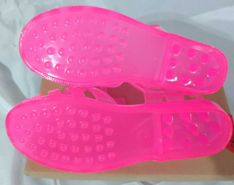 Chinelos tipo caranguejo fúcsia transparente