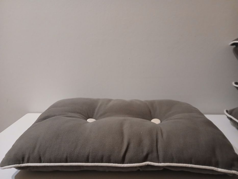 Conjunto de quatro almofadas cinza escuro