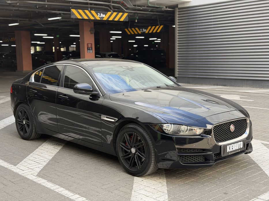 Jaguar XE 2016 2.0 бензин