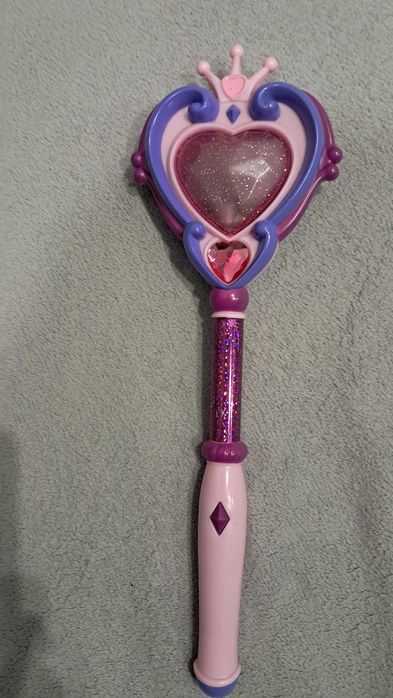 Sprzedam dużą, interaktywną różdżkę księżniczki