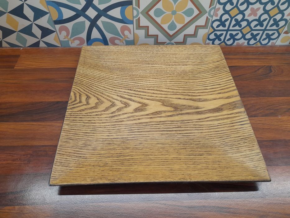 Elegancki drewniany talerz na owoce, patera