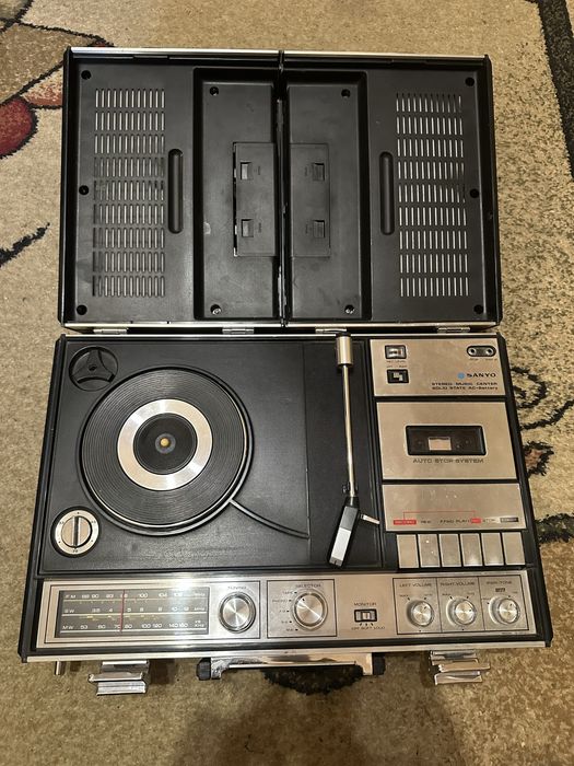 Sanyo G-2612H портативний стерео музичний центр вінтаж