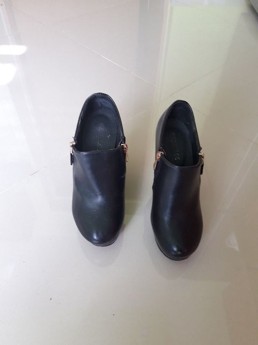 Buty na koturnie