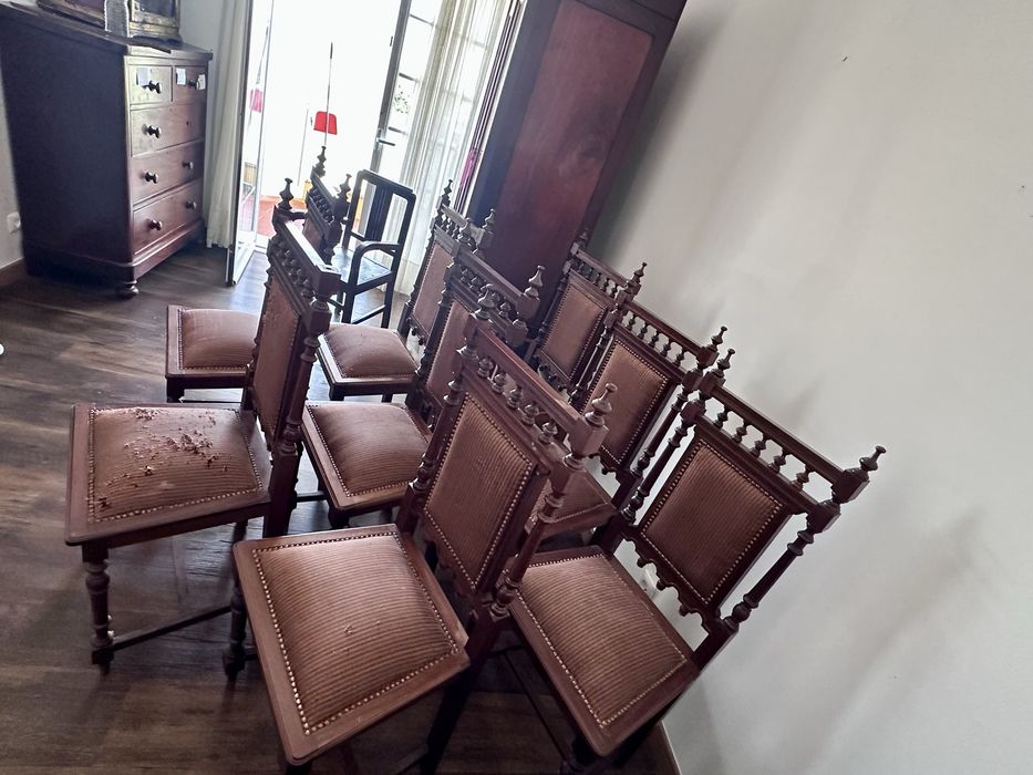 Conjunto de 8 Cadeiras de Madeira Nobre