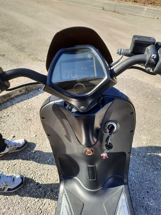 Electrica, bateria portátil pode levar para casa ou carregar na mota