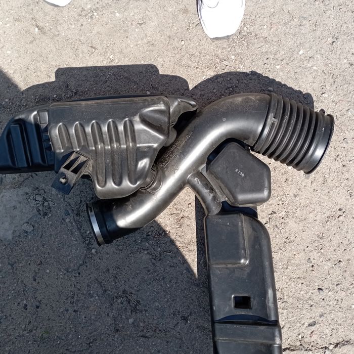 Воздуховод патрубок фильтра воздушного Jeep Grand Cherokee WK2